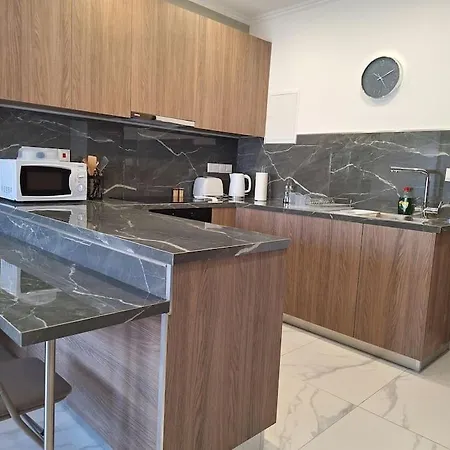 Luxury One Bedroom - Seafront 利马索尔