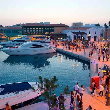 Luxury One Bedroom - Seafront *