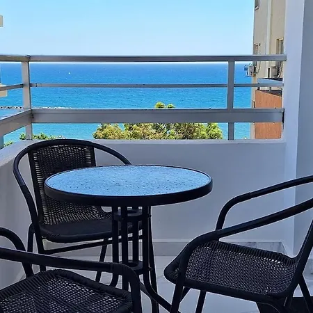 Luxury One Bedroom - Seafront דירה *