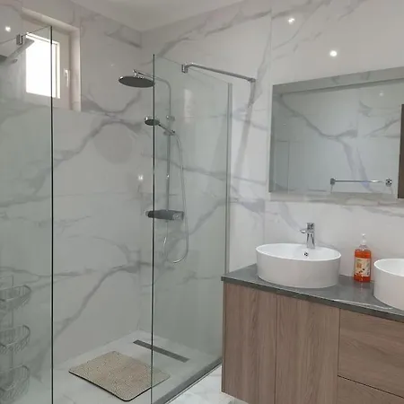 Luxury One Bedroom - Seafront דירה לימסול