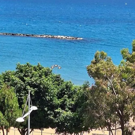 Luxury One Bedroom - Seafront